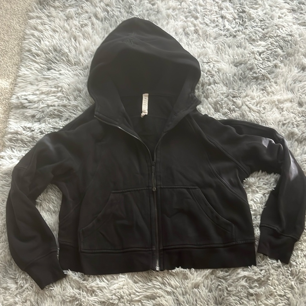Lululemon black cropped full zip scuba in size M/L